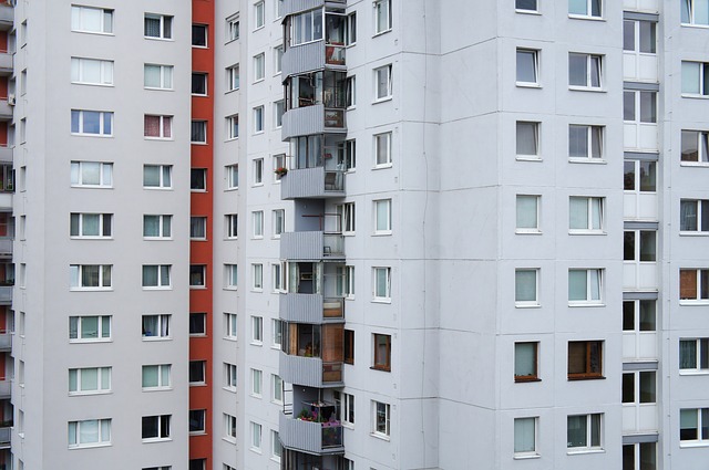 Pohľad na panelák z boku.jpg